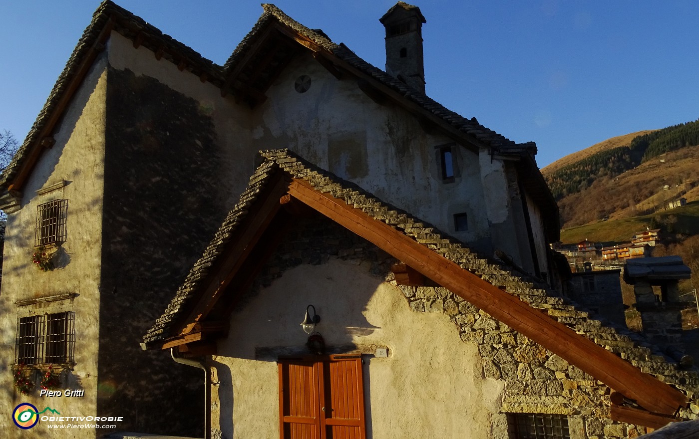 93 Borgo antico di Arnosto, ben restaurato.JPG -                                